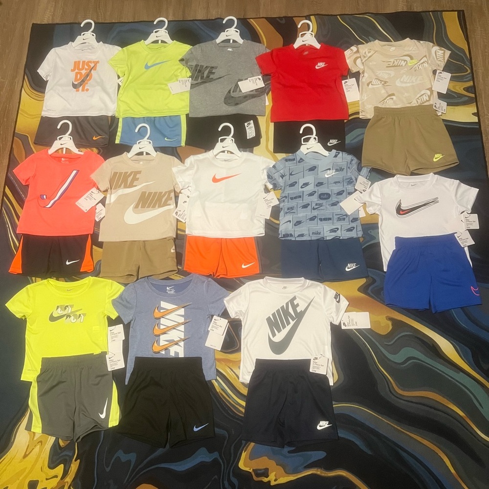 Nike White and Gray Short Sleeve Tees